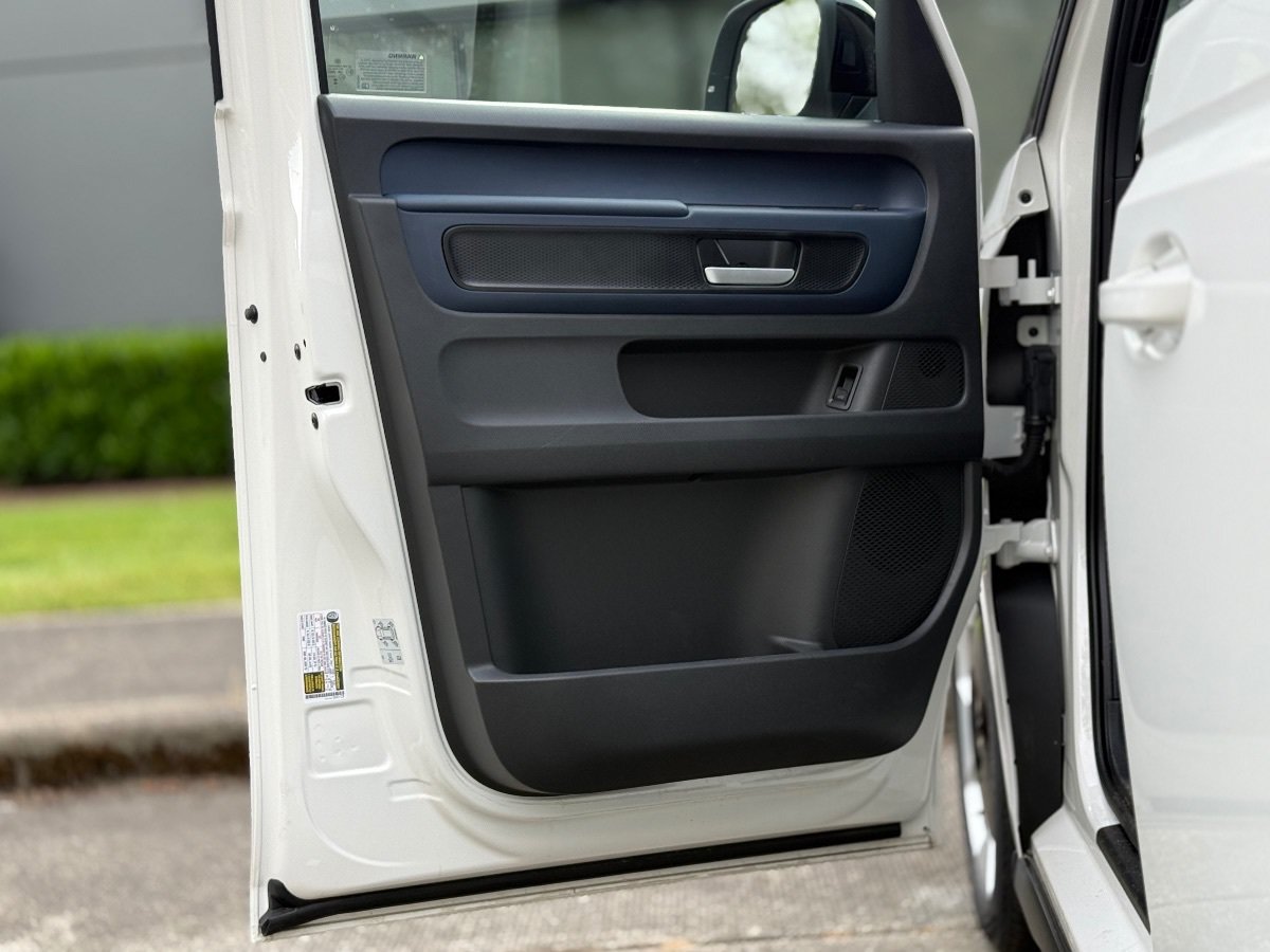 Used 2025 Volkswagen ID. Buzz Pro S RWD image 12