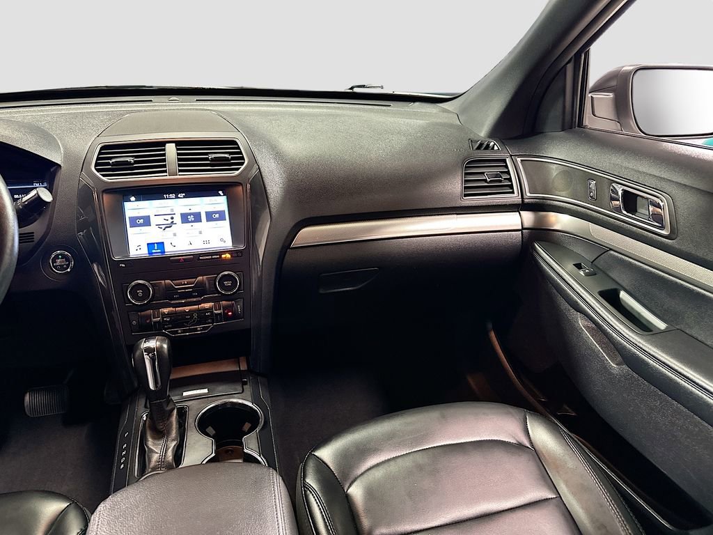 Used 2019 Ford Explorer XLT w/ Equipment Group 202A image 25