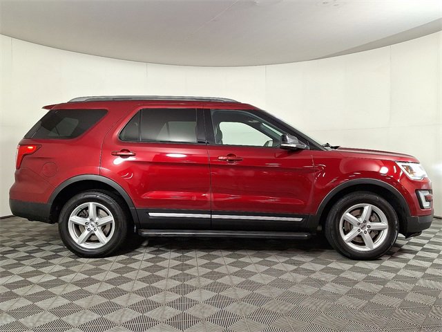 Used 2017 Ford Explorer XLT w/ Equipment Group 202A image 10