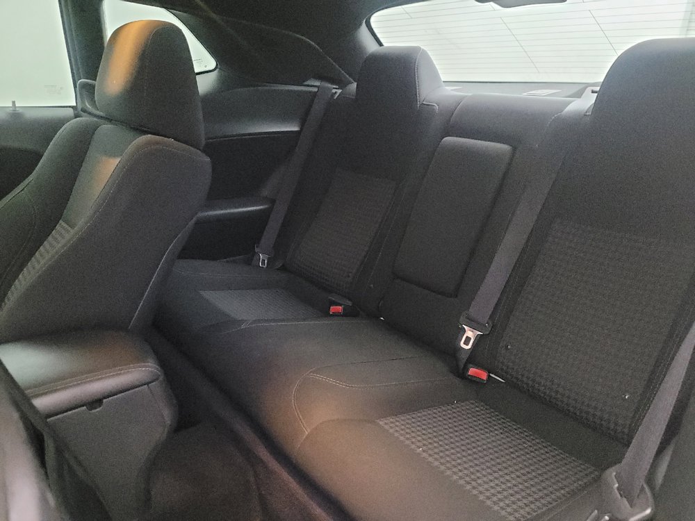 Used 2016 Dodge Challenger SXT RWD image 18