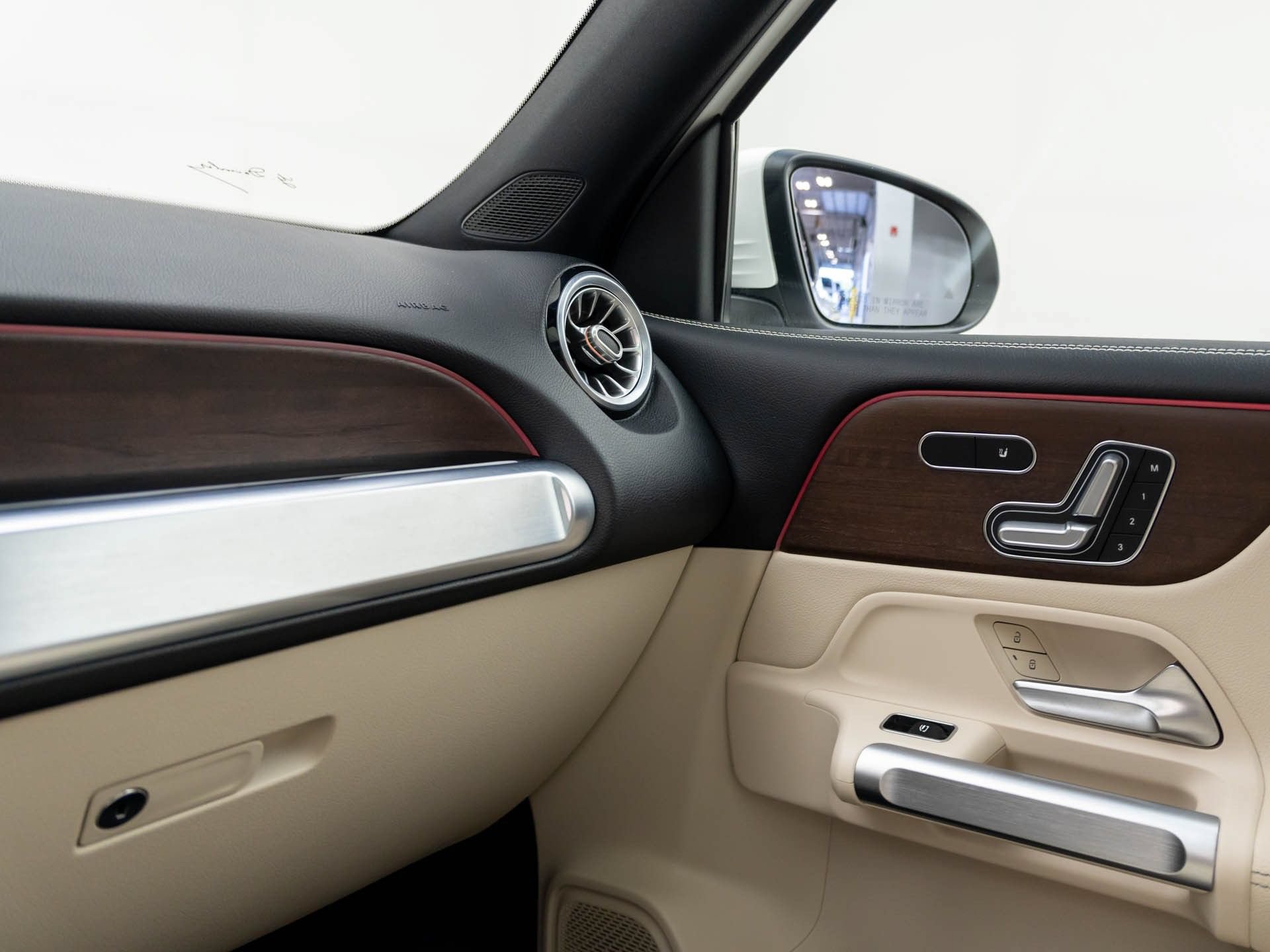 Used 2021 Mercedes-Benz GLB 250 4MATIC image 29