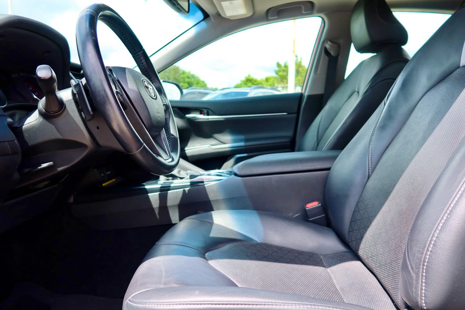 Used 2020 Toyota Camry XSE FWD image 11
