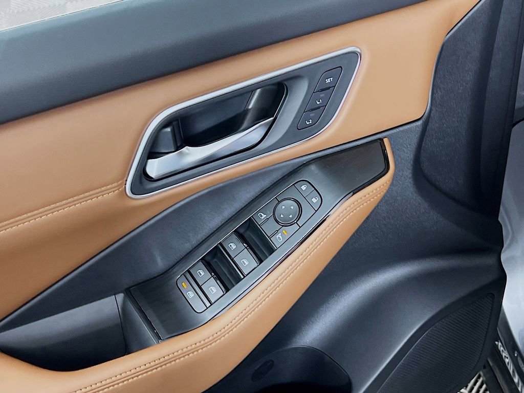 New 2026 Nissan Rogue Platinum AWD/4WD image 16