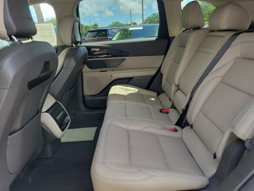 Certified 2024 Lincoln Nautilus Premier AWD/4WD image 8
