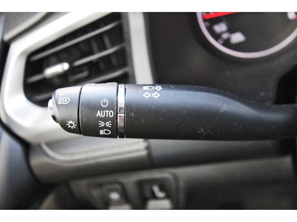 Used 2023 GMC Acadia SLE w/ Driver Convenience Package FWD image 11