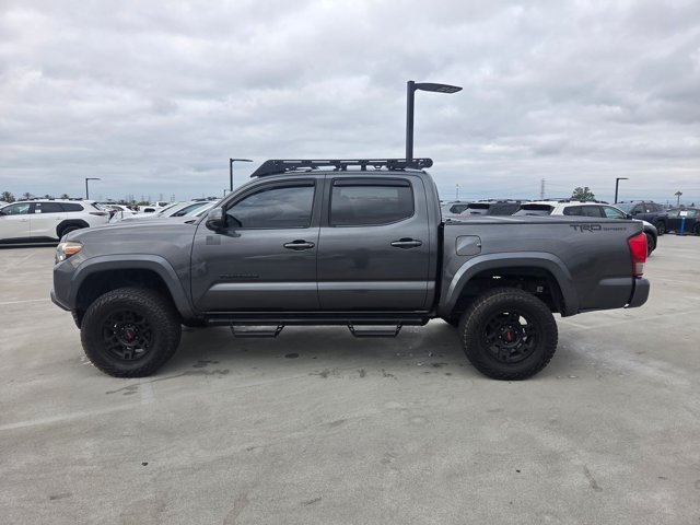 Used 2017 Toyota Tacoma TRD Sport w/ Tow Package RWD image 8