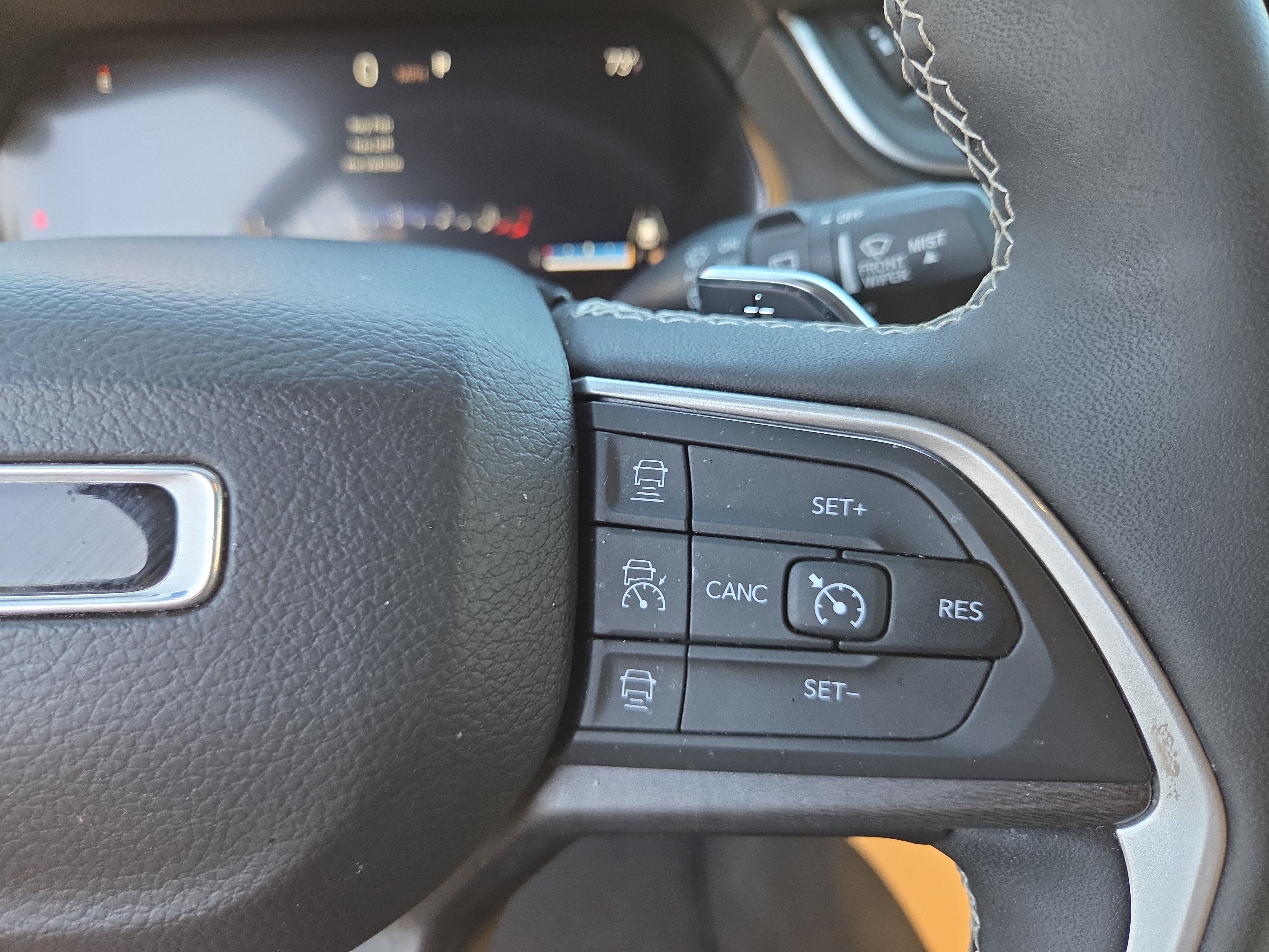 Used 2023 Jeep Grand Cherokee Limited AWD/4WD image 28