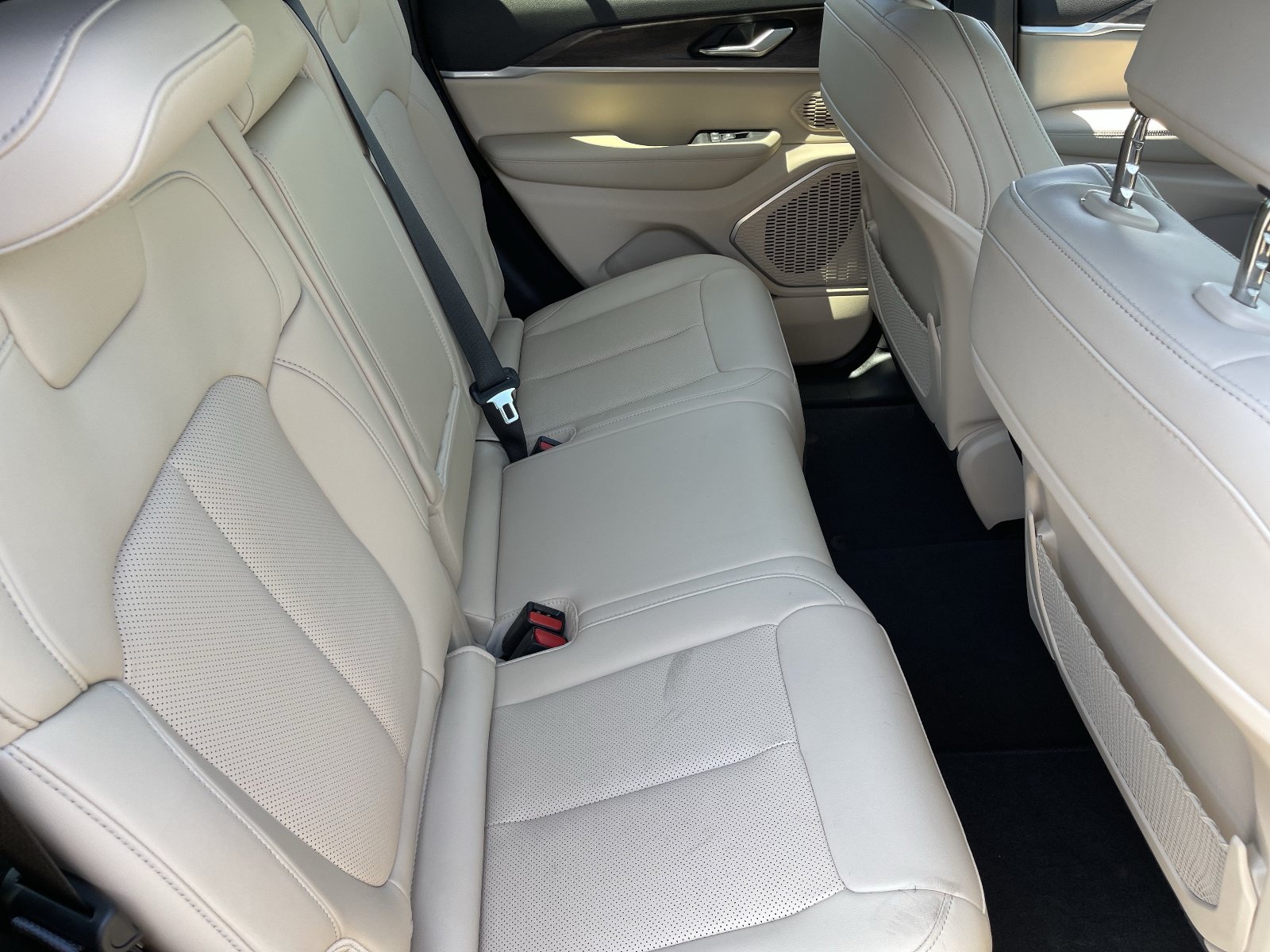 New 2026 Jeep Grand Cherokee Limited w/ Luxury Tech Group II AWD/4WD image 11