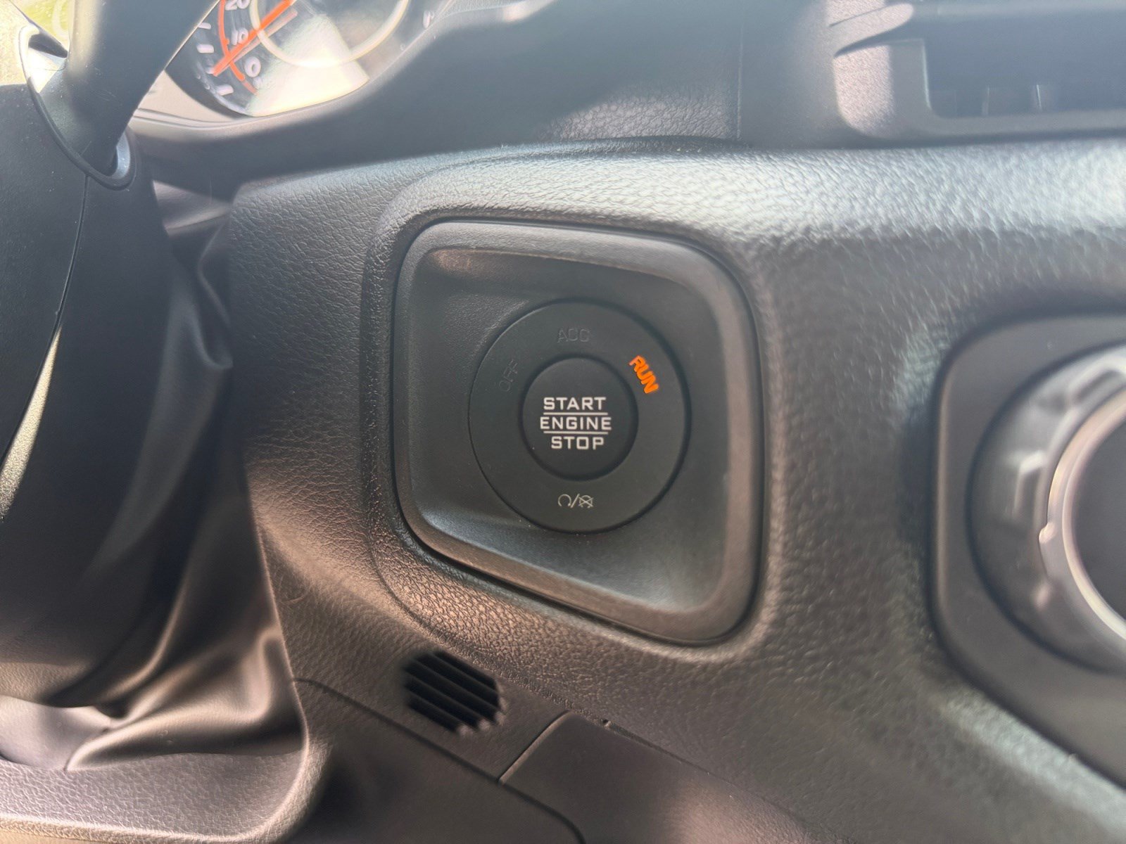 Used 2025 Jeep Wrangler Sport AWD/4WD image 30