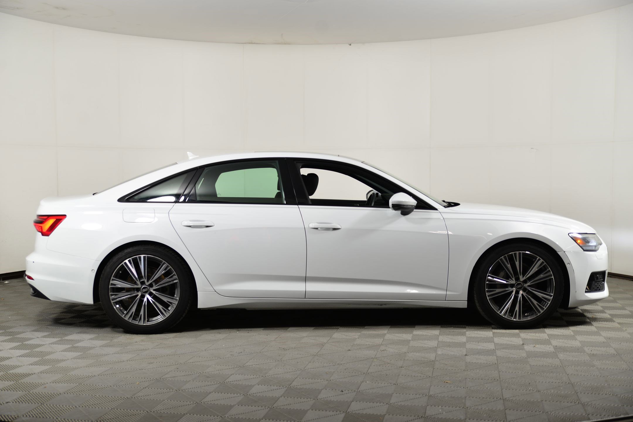 Used 2023 Audi A6 2.0T Premium w/ Convenience Package image 7