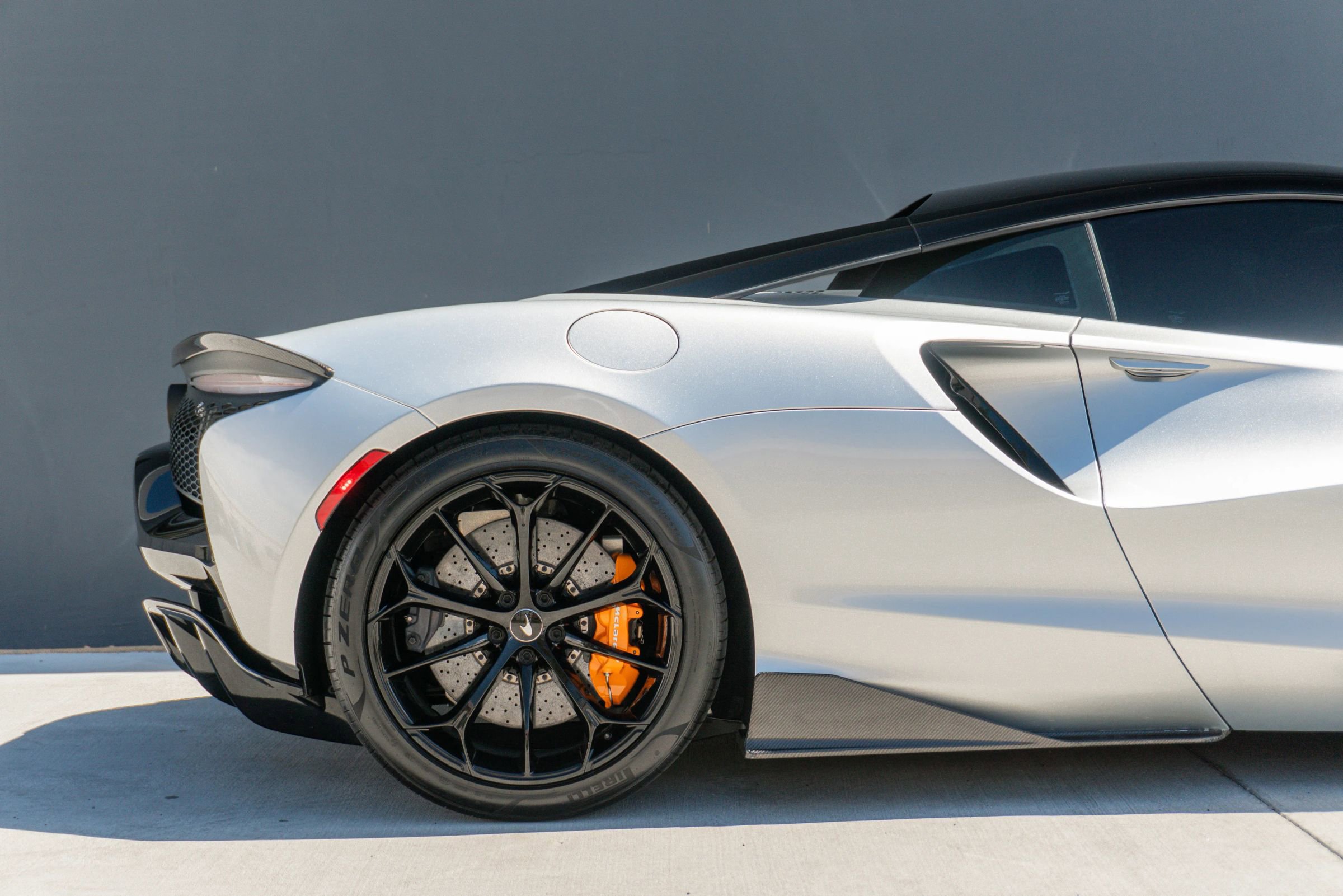 Used 2023 McLaren Artura RWD image 38