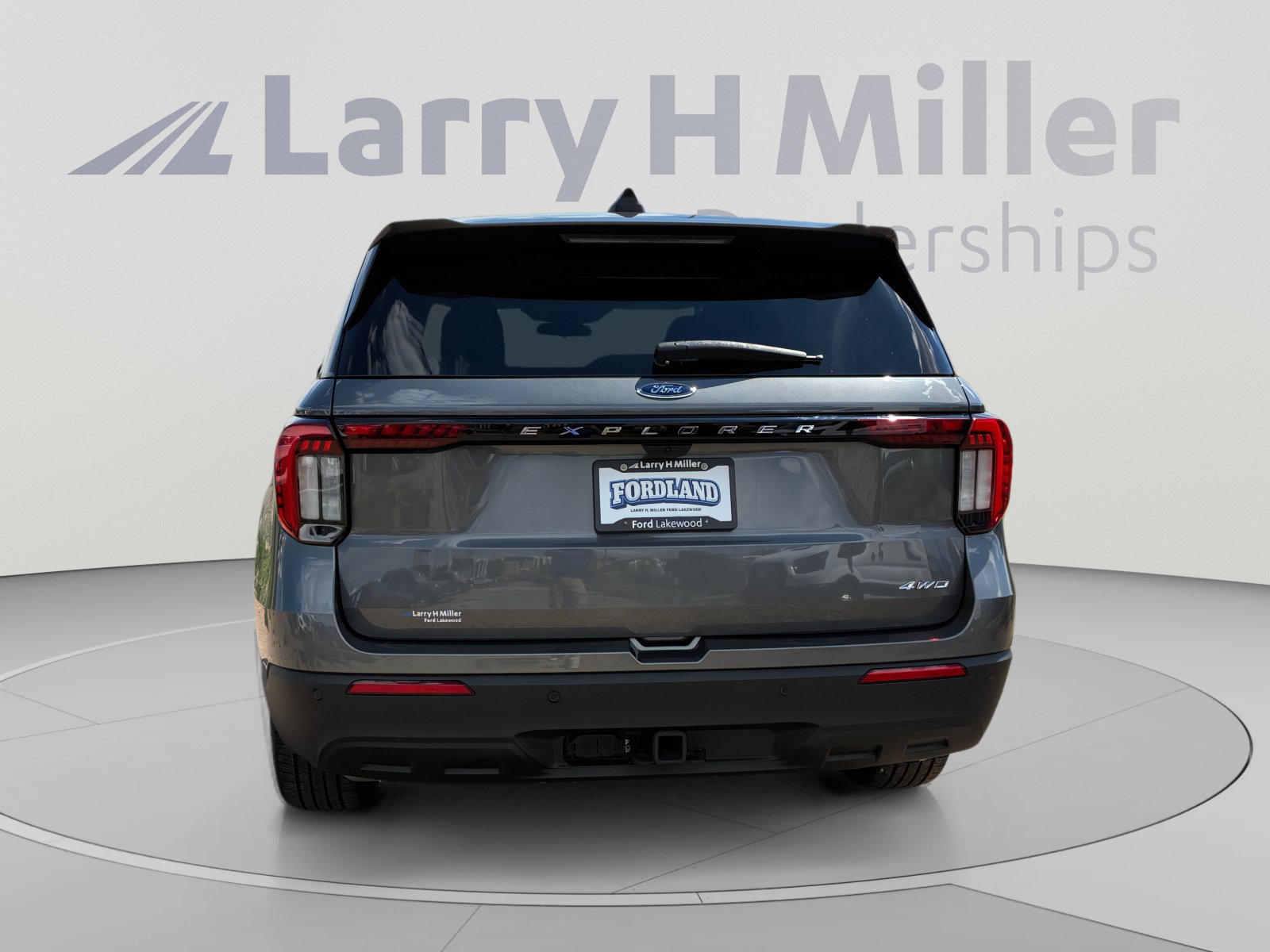 Used 2026 Ford Explorer Active AWD/4WD image 4