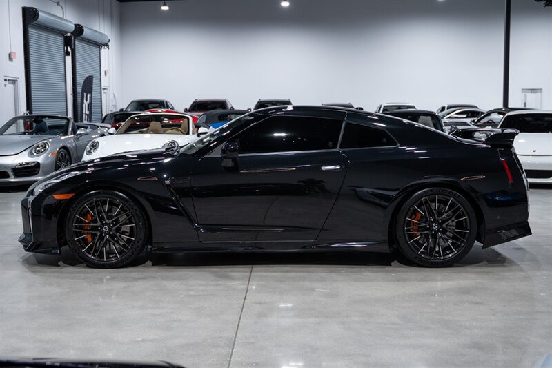 Used 2021 Nissan GT-R Premium AWD/4WD image 3