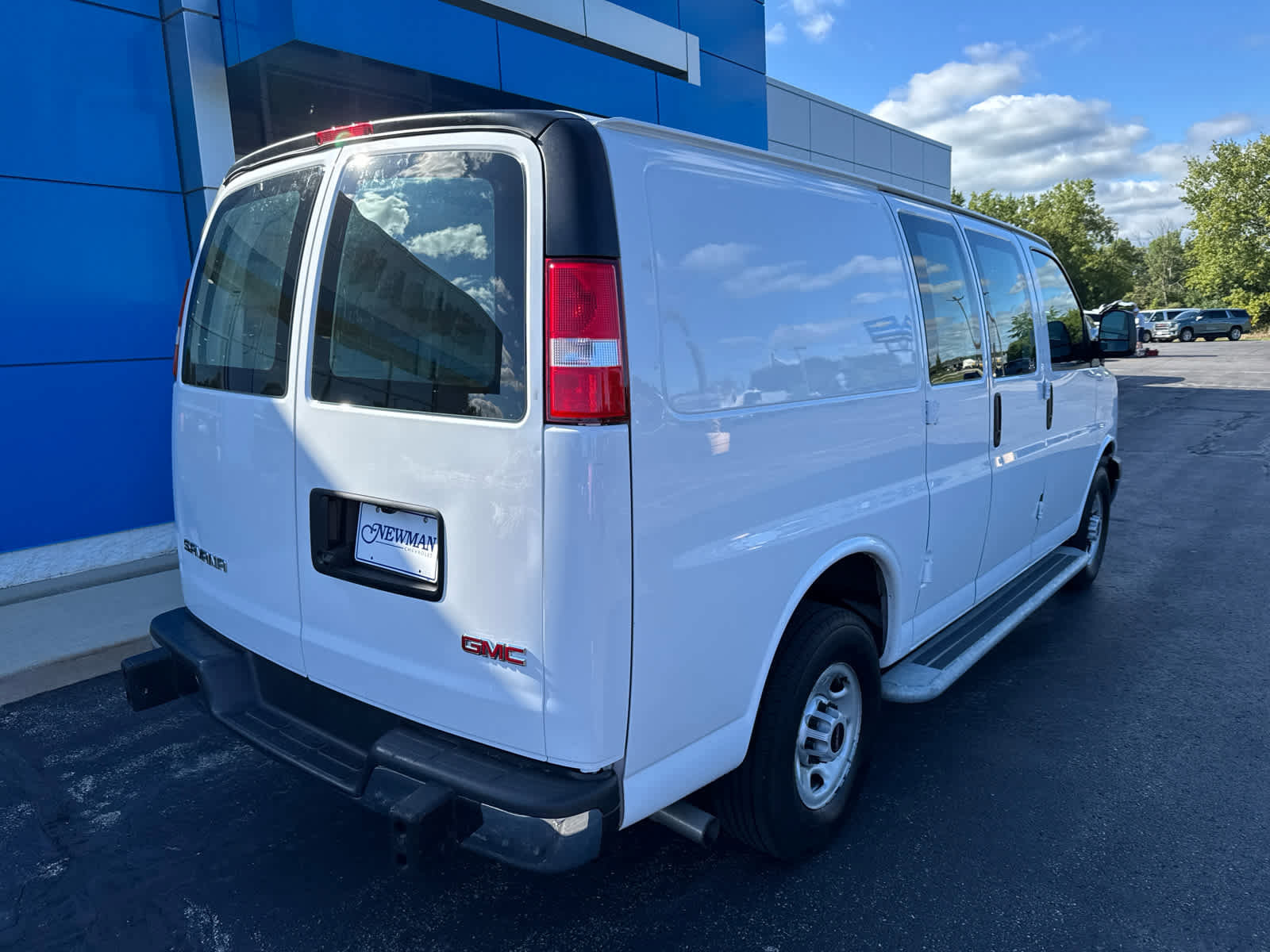Used 2024 GMC Savana 2500 w/ Driver Convenience Package image 8