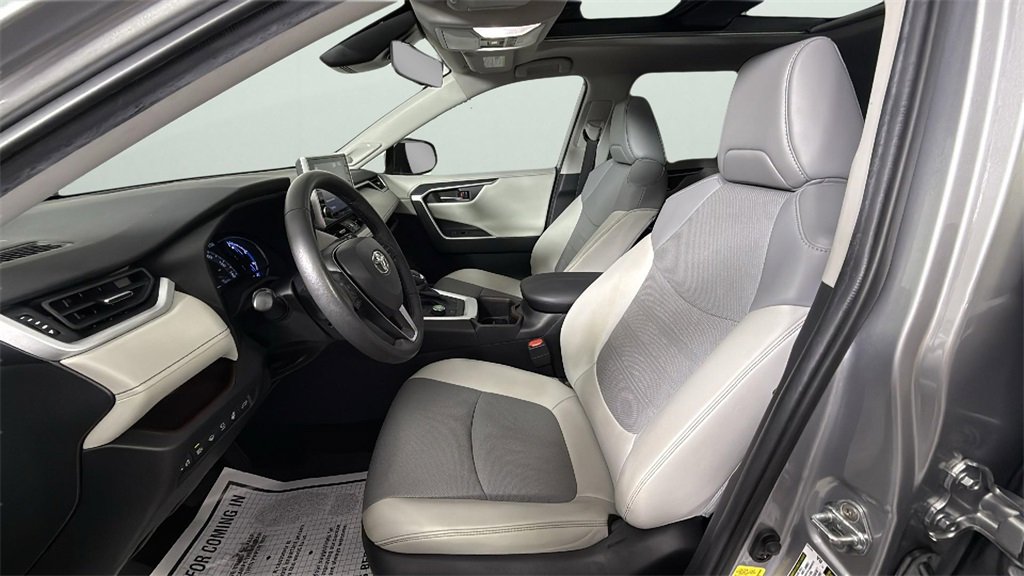 Used 2022 Toyota RAV4 Limited image 17