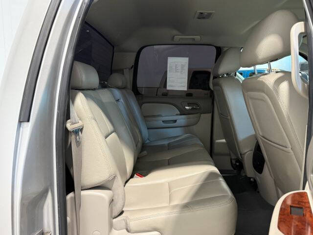 Used 2011 Chevrolet Silverado 2500 LTZ w/ LTZ Plus Package AWD/4WD image 16
