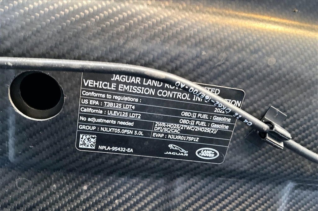 Used 2022 Land Rover Range Rover Sport SVR image 31