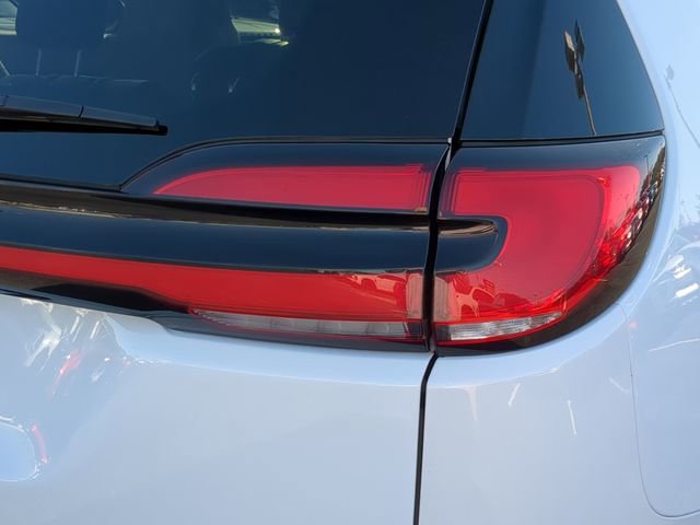 Used 2024 Chrysler Pacifica Touring-L image 11