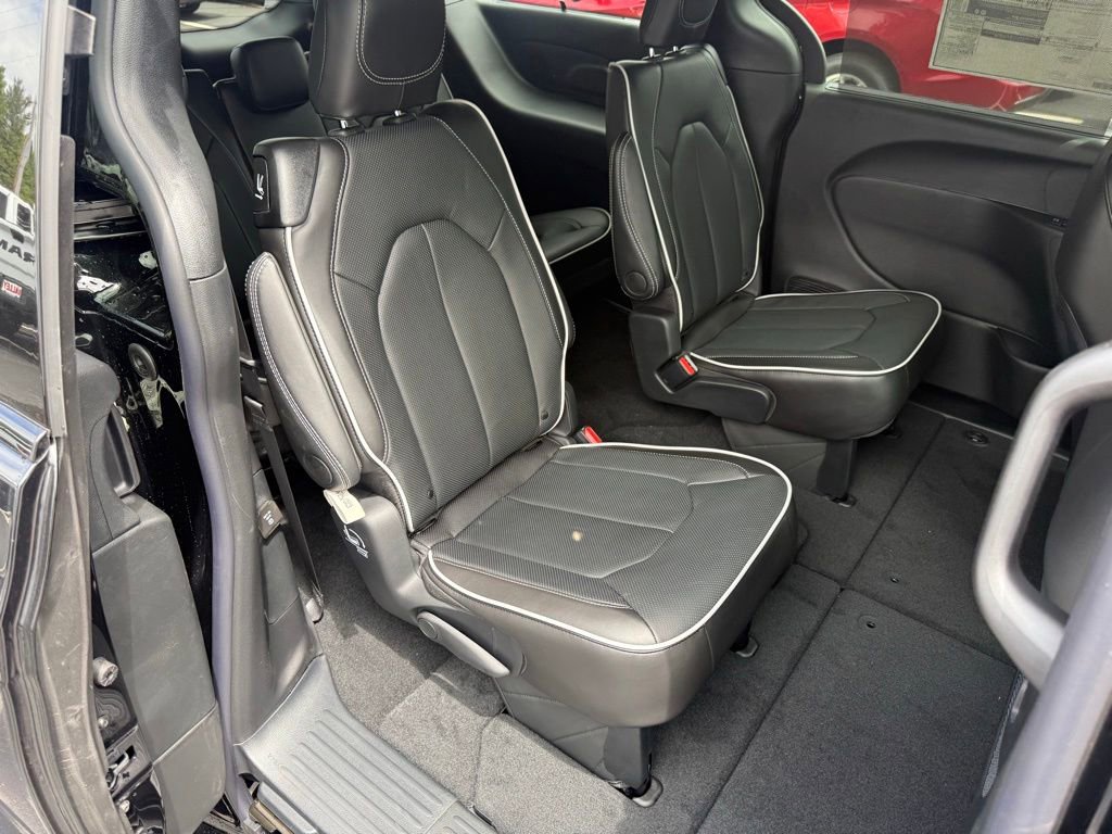 New 2027 Chrysler Pacifica Limited AWD/4WD image 52