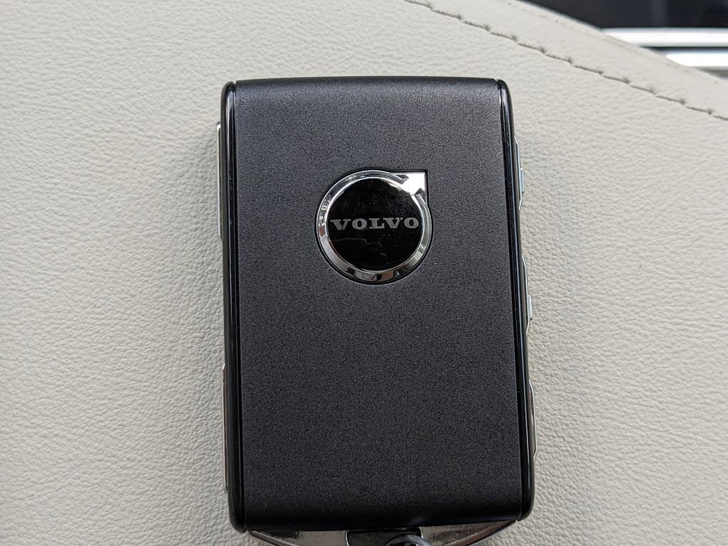 New 2026 Volvo XC60 B5 Ultra w/ Protection Package Premier image 32