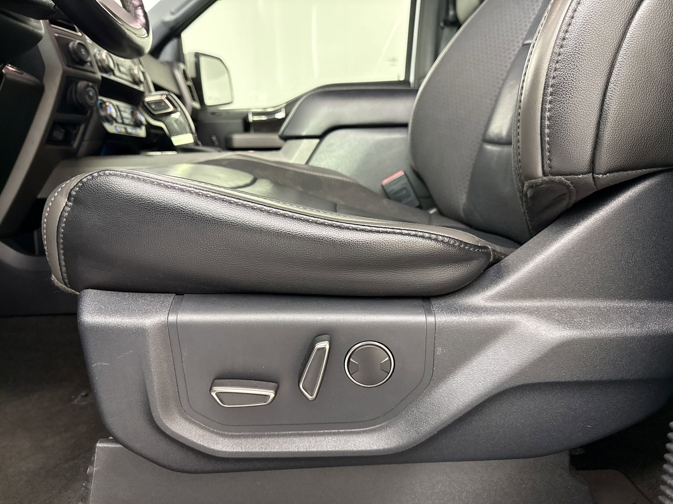 Used 2020 Ford F150 Raptor w/ Equipment Group 802A Luxury image 13