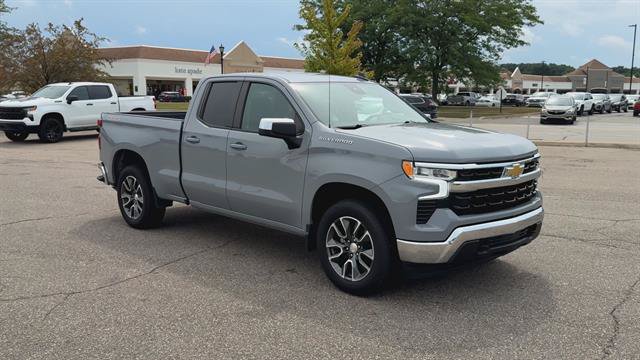 Used 2024 Chevrolet Silverado 1500 LT AWD/4WD image 2