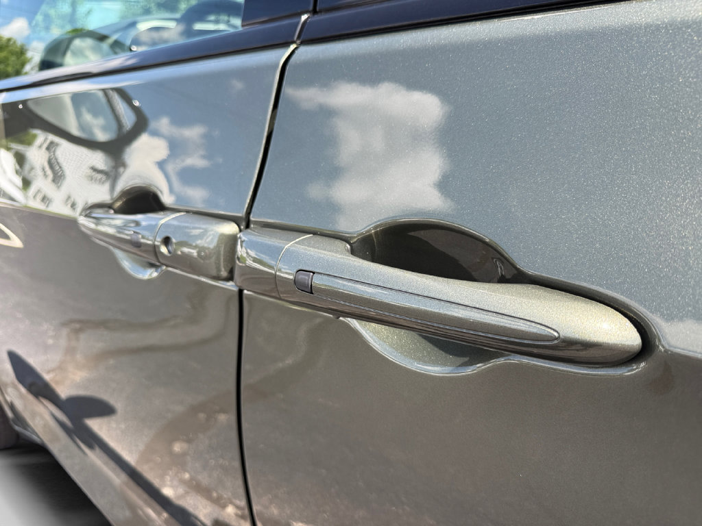 New 2027 Chrysler Pacifica Limited AWD/4WD image 30