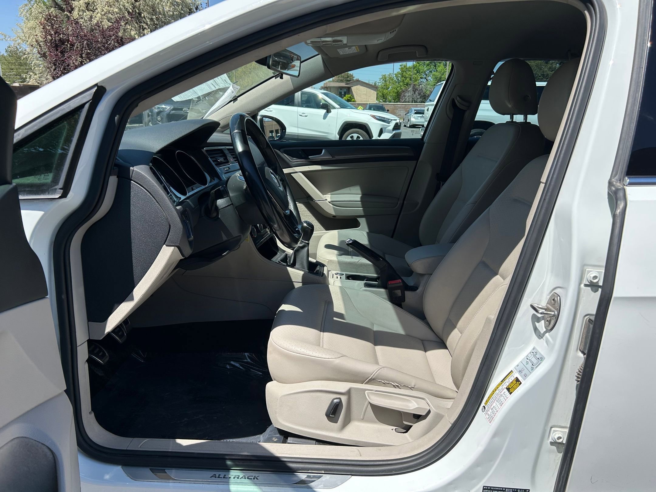 Used 2019 Volkswagen Golf Alltrack S AWD/4WD image 12