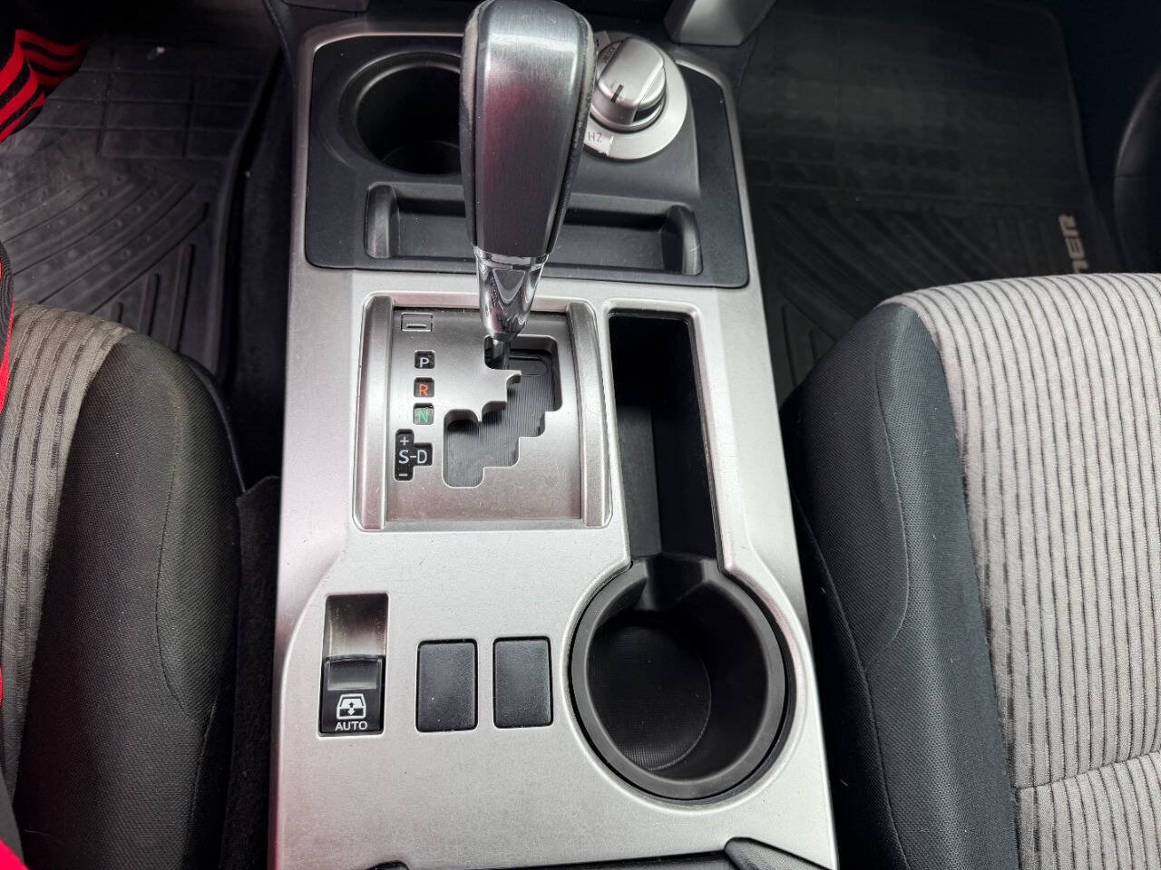 Used 2014 Toyota 4Runner SR5 AWD/4WD image 28