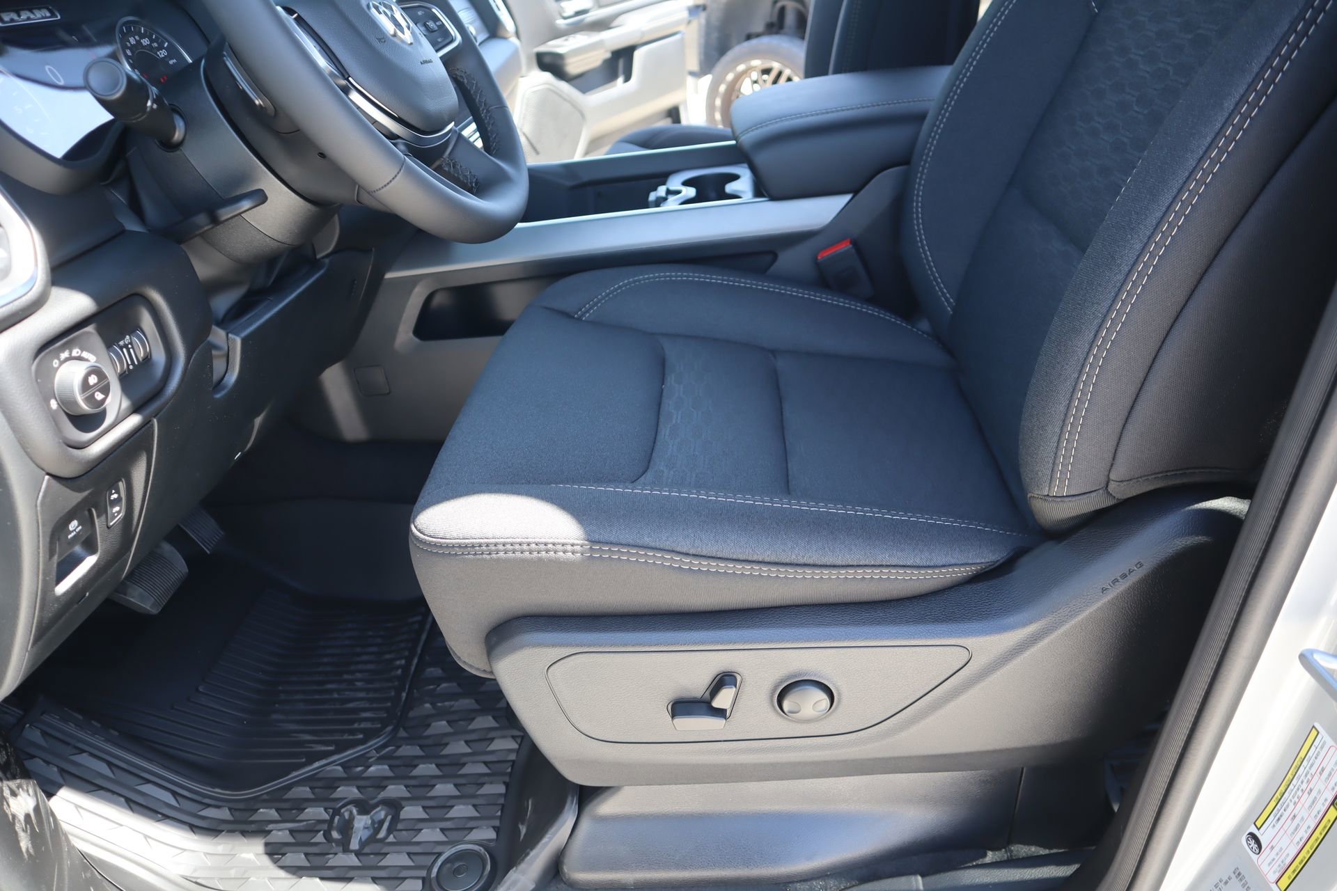 New 2026 RAM 1500 4x4 Crew Cab image 12