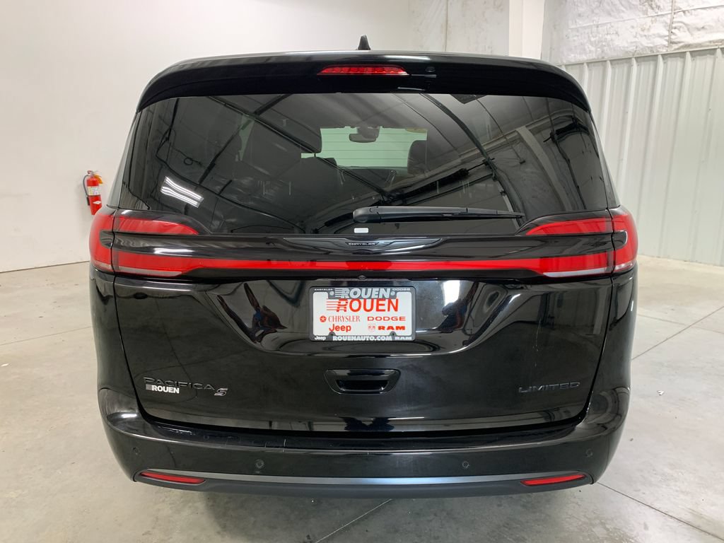 Used 2025 Chrysler Pacifica Limited FWD image 7