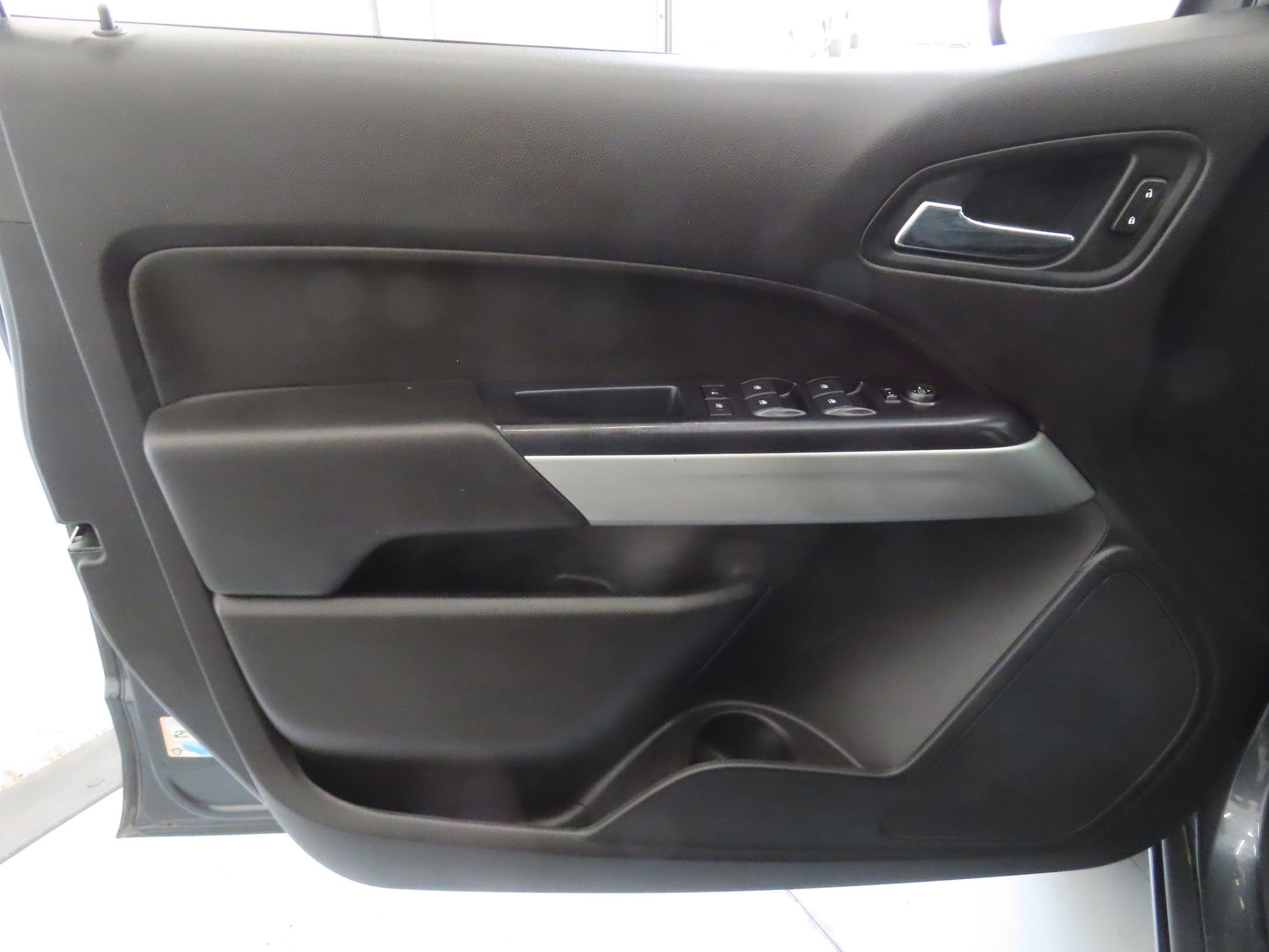 Used 2017 Chevrolet Colorado LT w/ Luxury Package, Chrome RWD image 9