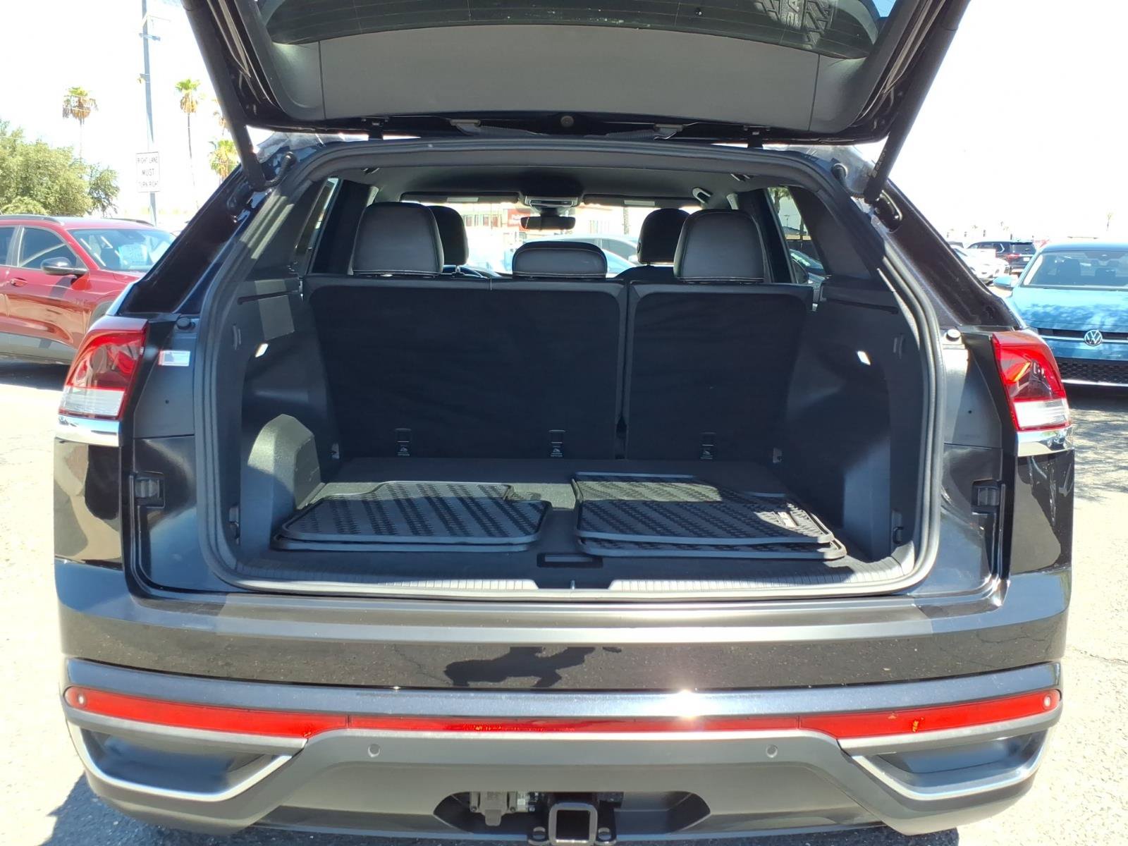 Certified 2024 Volkswagen Atlas Cross Sport SE AWD/4WD image 17