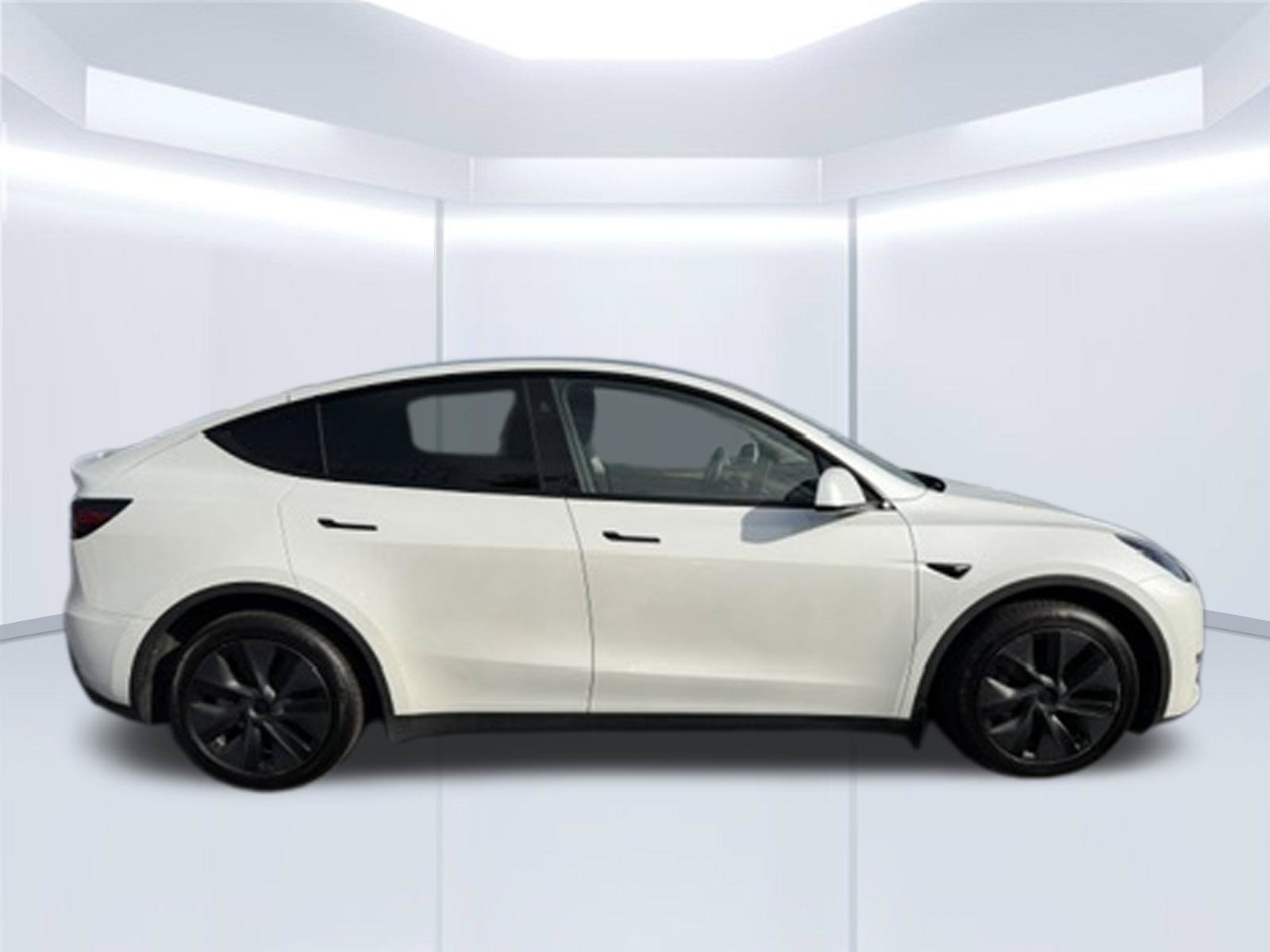Used 2024 Tesla Model Y Long Range AWD/4WD image 4