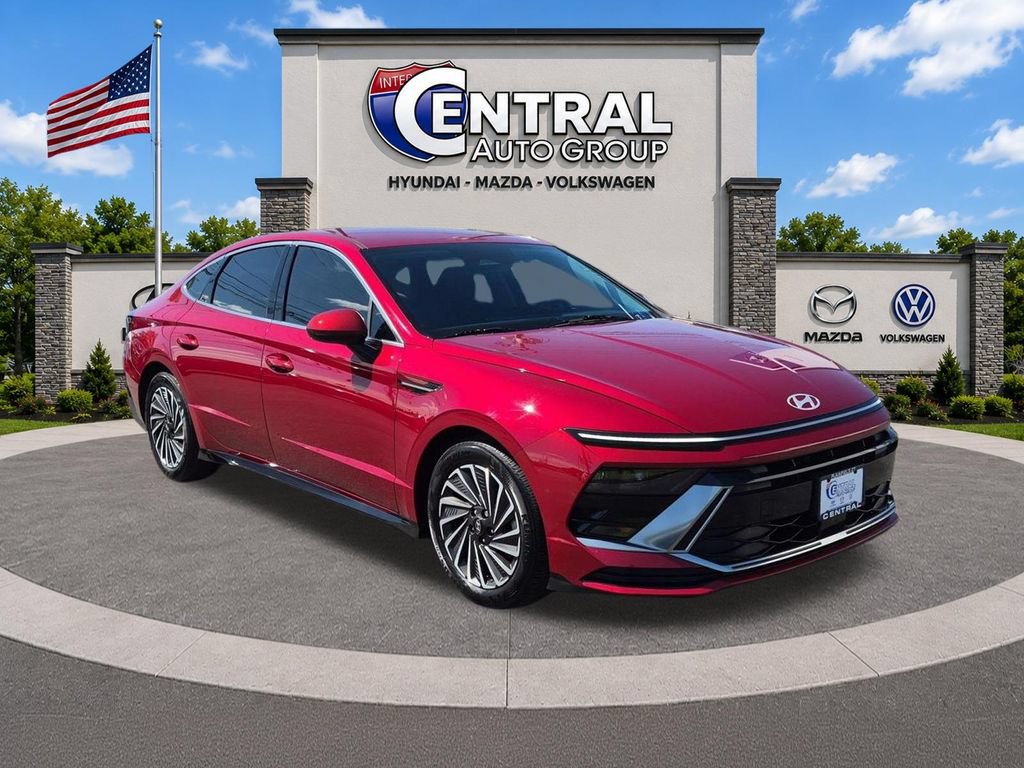 Certified 2024 Hyundai Sonata SEL FWD image 1