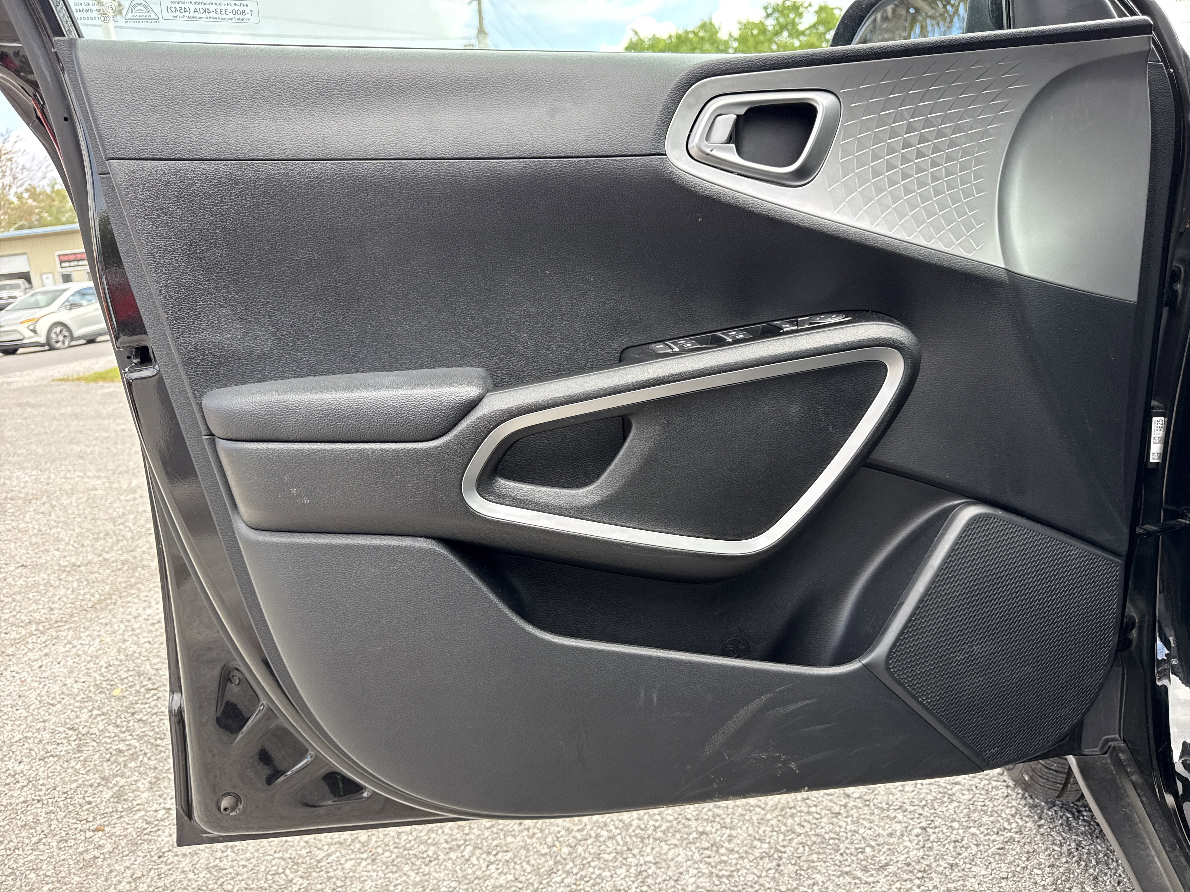 Used 2025 Kia Soul LX w/ LX Technology Package image 28