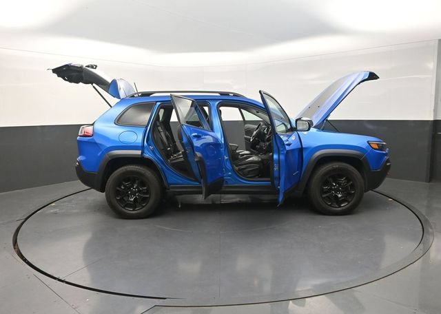 Used 2019 Jeep Cherokee Trailhawk w/ Comfort/Convenience Group AWD/4WD image 37