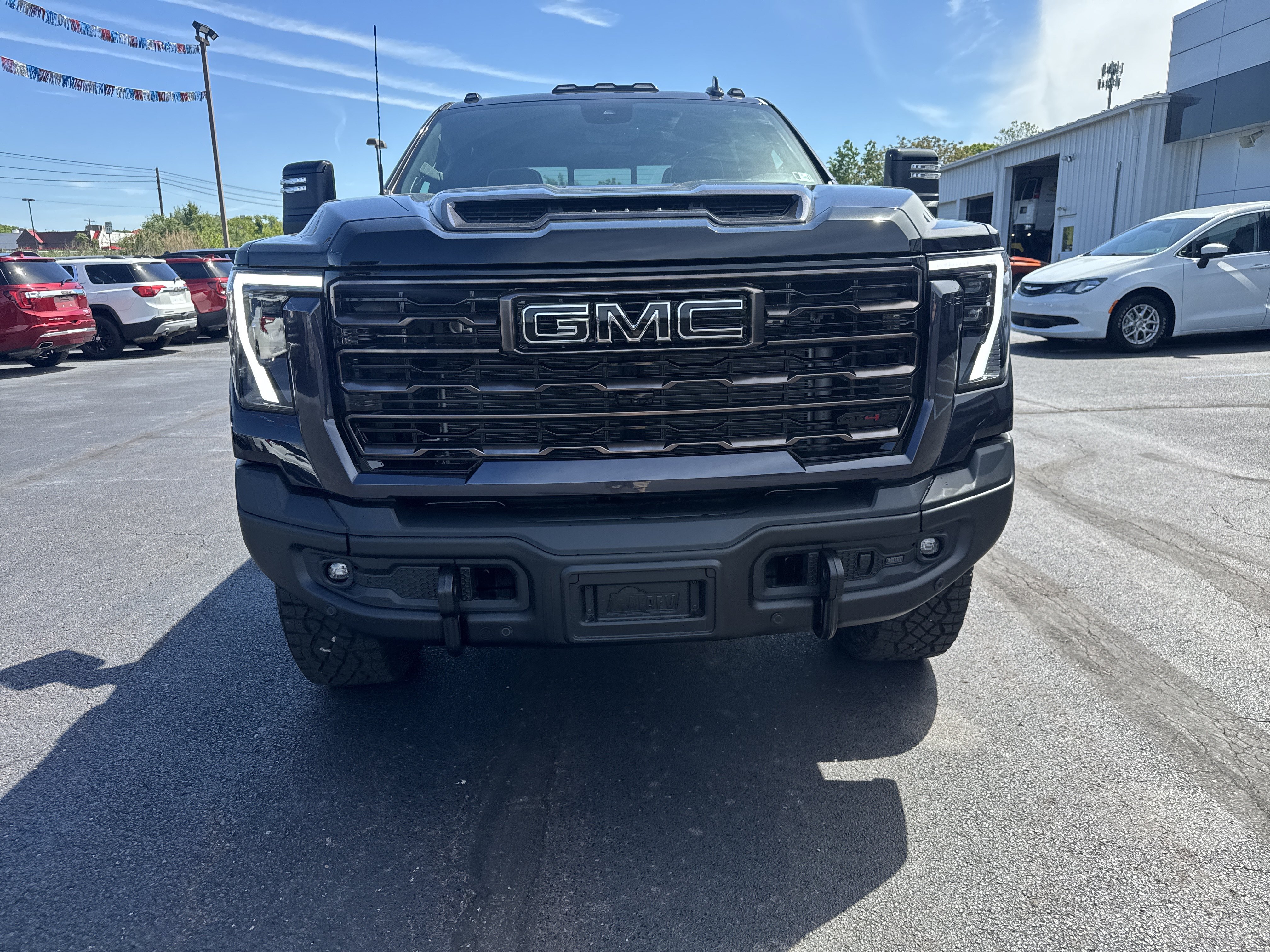 New 2026 GMC Sierra 2500 AT4X w/ AT4X AEV Edition AWD/4WD image 9