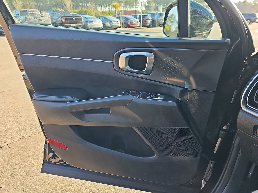 Used 2024 Kia Sorento S image 31