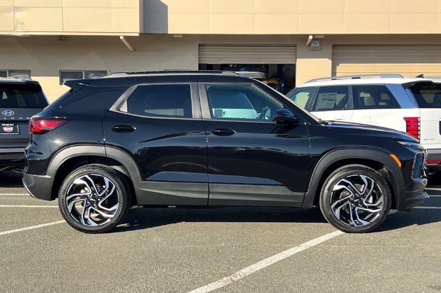 Used 2025 Chevrolet TrailBlazer RS w/ Driver Confidence Package FWD image 3