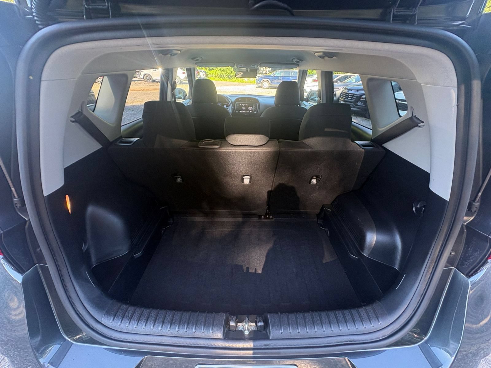 Used 2025 Kia Soul LX w/ LX Technology Package FWD image 28