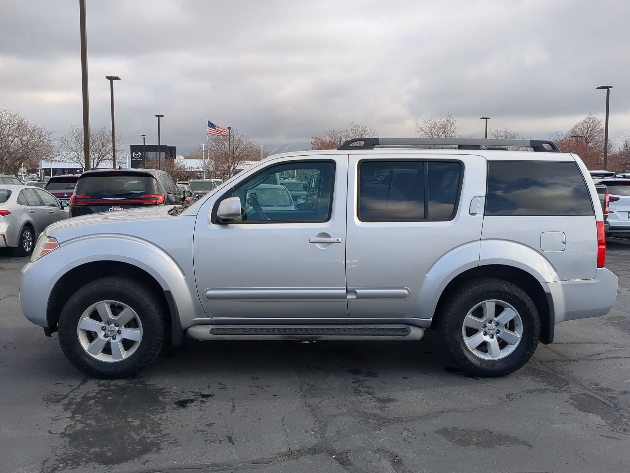 Used 2011 Nissan Pathfinder SV w/ Protection Pkg image 9