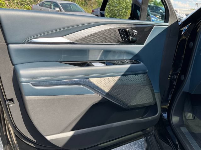 New 2025 Cadillac Escalade IQ Luxury 2 AWD/4WD image 3