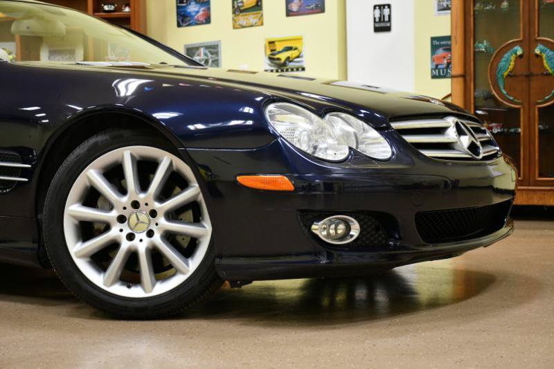 Used 2008 Mercedes-Benz SL 550 w/ P1 Pkg image 4