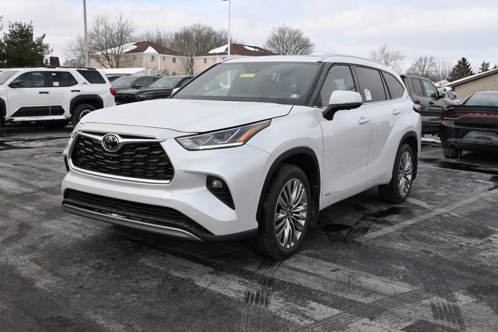 New 2026 Toyota Highlander Platinum image 2