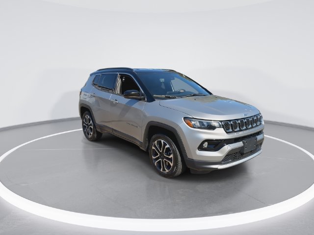 Used 2024 Jeep Compass Limited AWD/4WD image 2