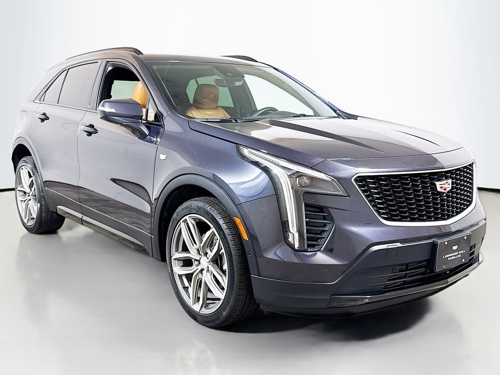 Used 2022 Cadillac XT4 Sport w/ Comfort Package FWD image 3