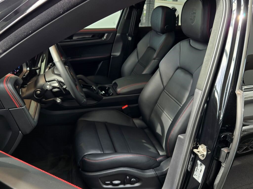 New 2025 Porsche Cayenne GTS image 5