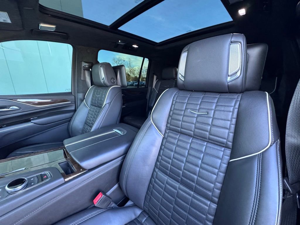 Used 2023 Cadillac Escalade ESV Sport Platinum w/ LPO, ONYX Package image 11