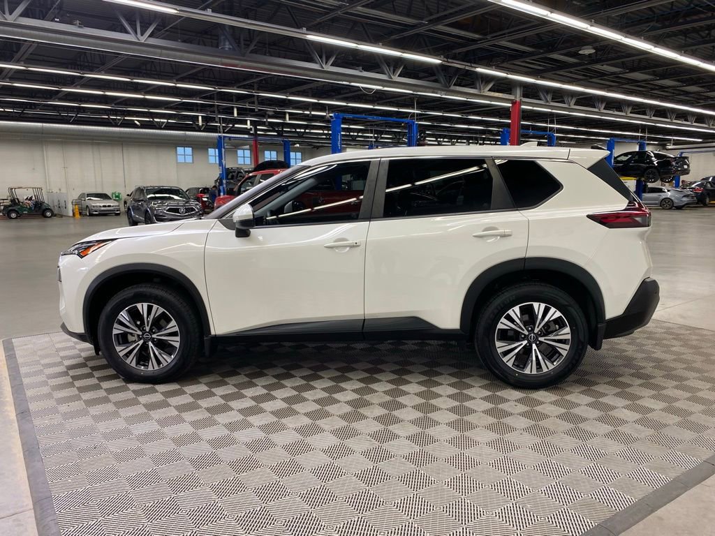 Used 2023 Nissan Rogue SV image 5